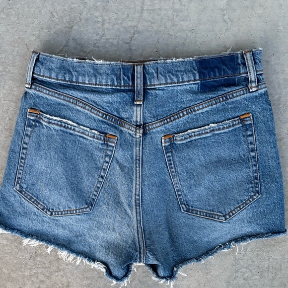 Abercrombie & Fitch The Mom Short High Rise Size 27/4 - Picture 2 of 3